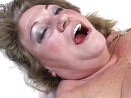 Секретарското порно удовлетворява фантазиите balgarsko porno на младите