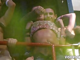 Скромната студентка Джана Никол в чорапи и розова българскиххх пола обича големи петли