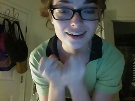 Зрял мъж българско порно на живо тайно се чука с 19-годишно момиче, докато любимата му спи дълбоко до него